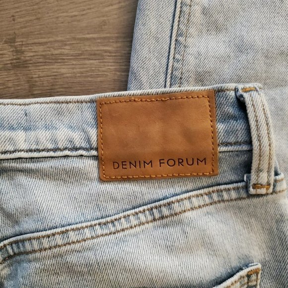 DENIM FORUM | The Yoko High Rise Slim in Light Blue Wash (Size 25) - Picture 10 of 14